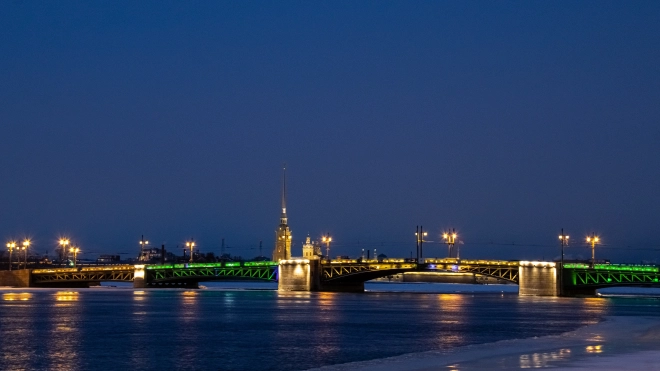 Петербург отметит 8 марта подсветкой Дворцового моста в цветах весны