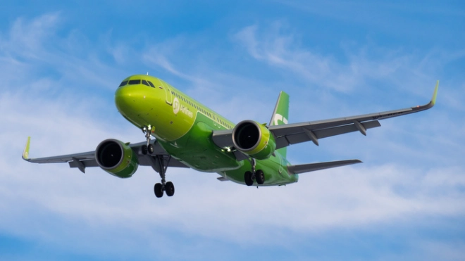 Летевший из Томска в Москву самолет аварийно приземлился в аэропорту Новосибирска