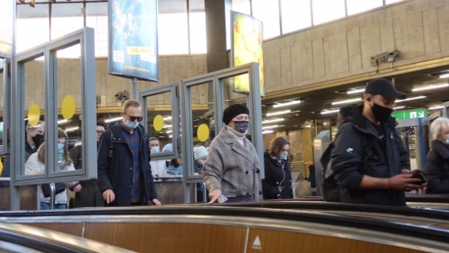 В ноябре поймали почти 300 нарушителей масочного режима в транспорте Петербурга 