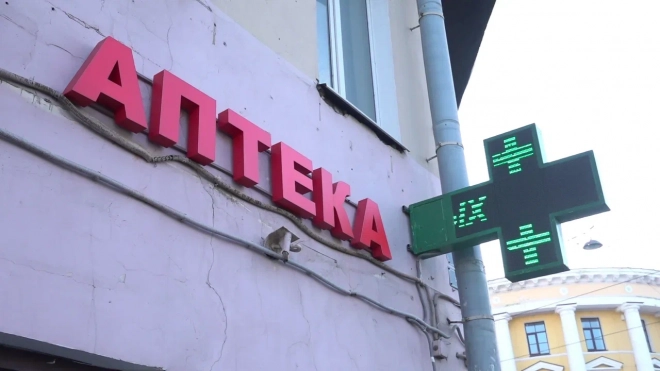 В Смольном объяснили появление очередей в аптеках Петербурга 