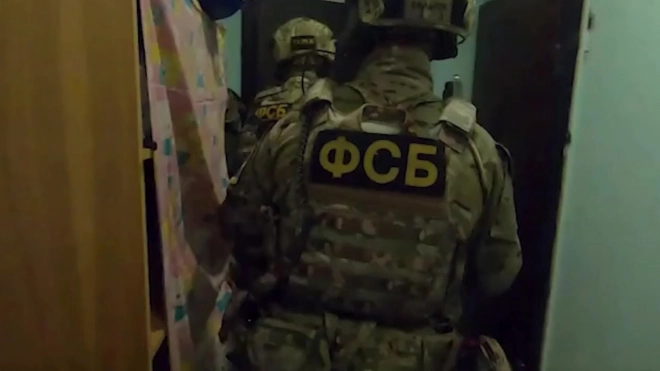 ФСБ на видео показала оружие ячейки ИГ*, готовившей теракты в Москве