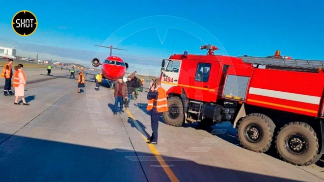 В Пулково задержали самолёт из-за выплеска топлива
