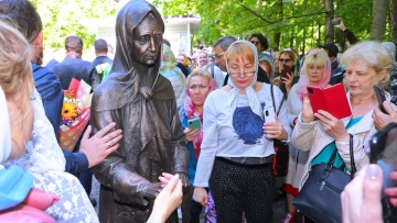 В Петербурге открыли памятник блаженной Ксении Петербургской