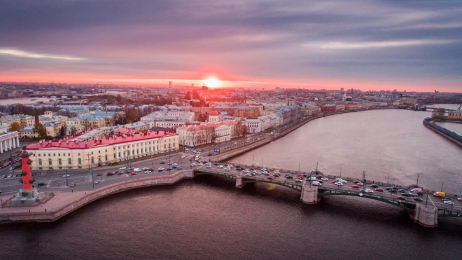 В Петербурге разведут два моста в ночь на вторник