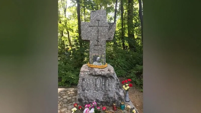 На могиле режиссера Балабанова установили памятник