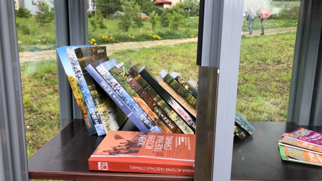 В Приоратском парке установили шкафы для обмена книгами