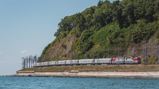 Пассажирский поезд из Крыма прибудет на Московский вокзал 10 октября