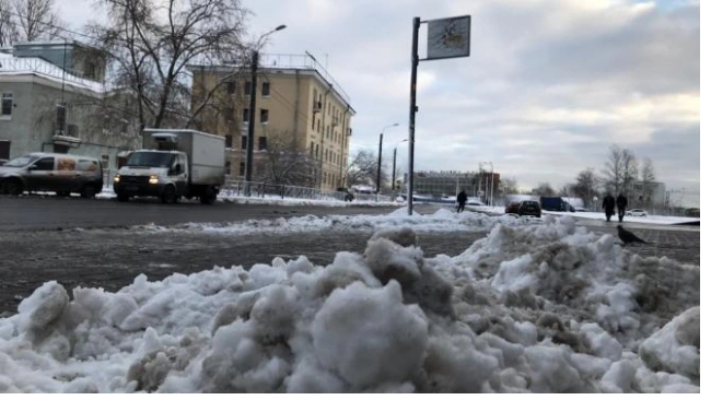 За прошедшую неделю с улиц Петербурга вывезли 320 тыс. кубометров снега