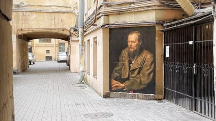 Портрет Достоевского закрасили вскоре после празднования 200-летия писателя