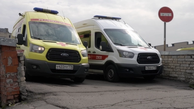 Автобус перевозил пассажиров из Петербурга в лагерь и попал в ДТП