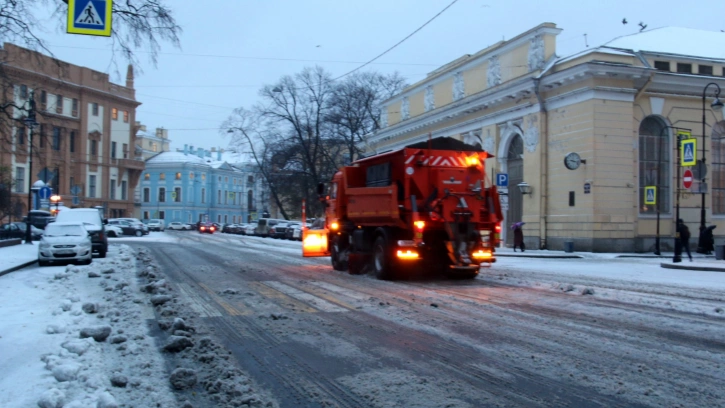 Около 310 тыс кубометров снега отправили из Петербурга за неделю на утилизацию 