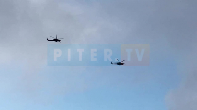 В небе над Девяткино петербуржцы заметили ударные вертолеты КА-52 "Аллигатор"