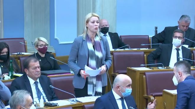 Парламент Черногории принял поправки к закону о свободе вероисповедания