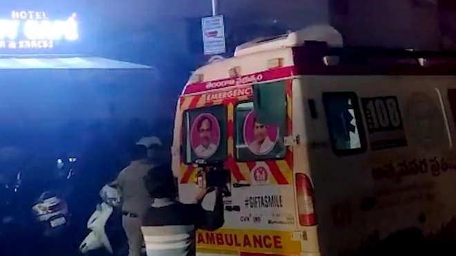 В Индии восемь человек погибли из-за пожара в гостиничном комплексе