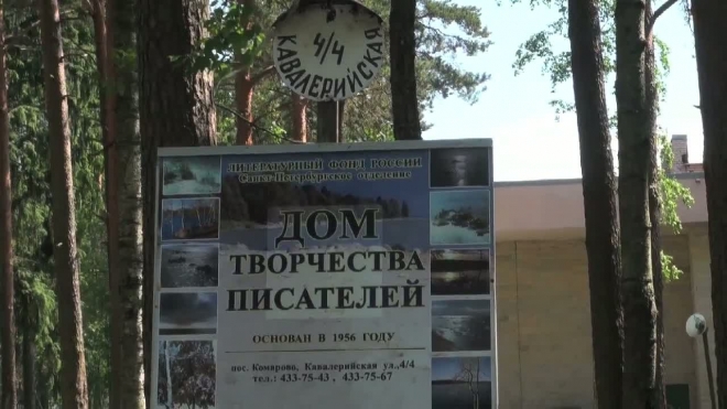Новый директор Дома писателей в Комарово заперся в здании и никого не пускает