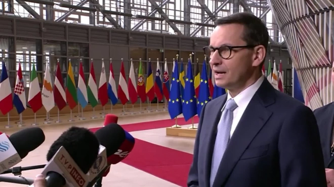 ЕС хорошо компенсирует Польше переданное Украине оружие, заявил Моравецкий