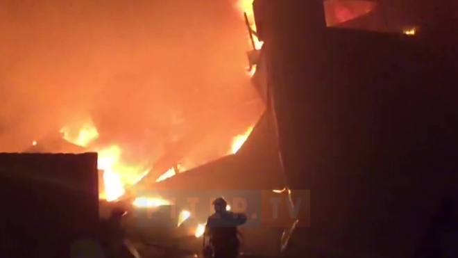 Появилось видео с места пожара на улице Салова