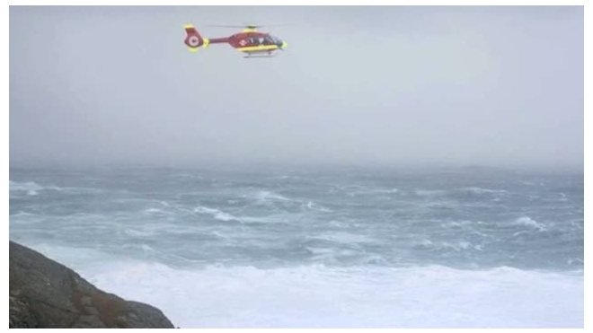 В Норвегии 20-метровая волна смыла в море двух актеров