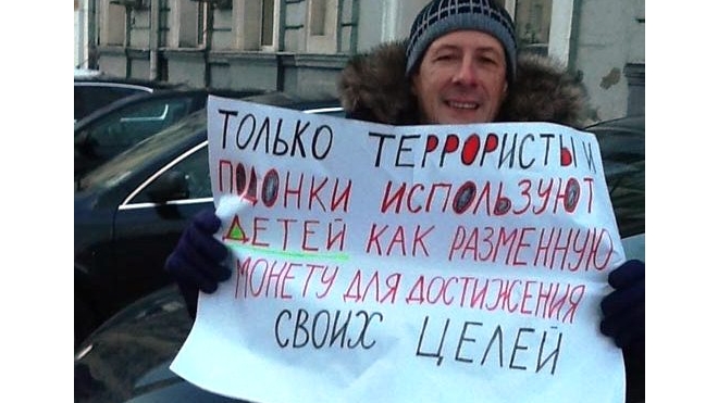 У Госдумы хватают пикетчиков против «акта Димы Яковлева», а Жириновский ратует за детдома