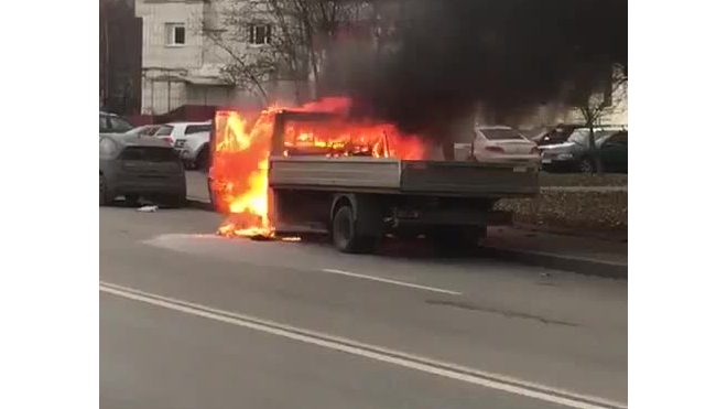 На Морской набережной сгорел грузовик