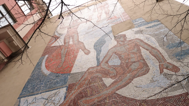 Студенты Академии Штиглица отреставрируют мозаику на фасаде школы в Ковенском переулке