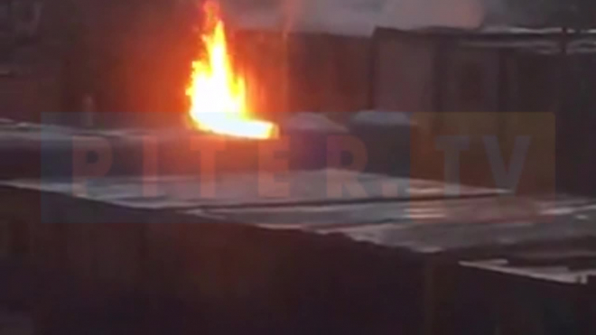Во дворе ЖК "Новая Каменка" произошло возгорание в строительных бытовках
