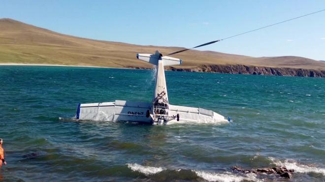 Видео: В акватории Байкала совершил аварийную посадку на воду частный самолет