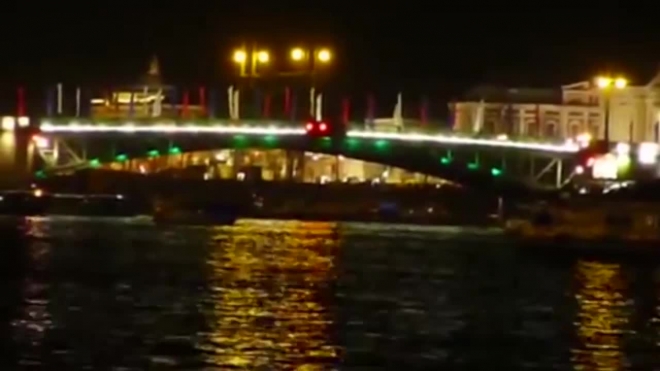 В ночь на среду разведут Дворцовый и Большеохтинский мосты