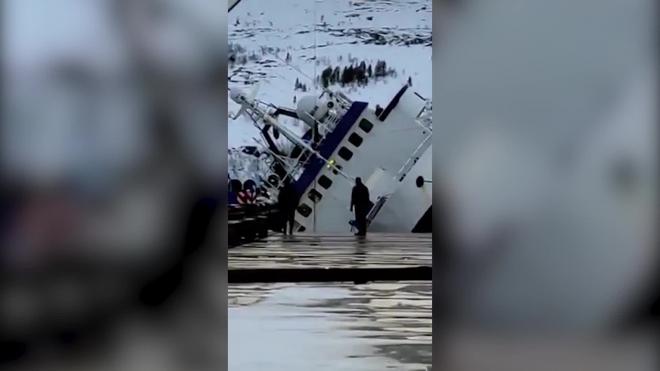 Российский траулер опрокинулся при спуске на воду в норвежском Киркенесе