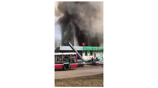 Очевидец снял сильный пожар в Москве