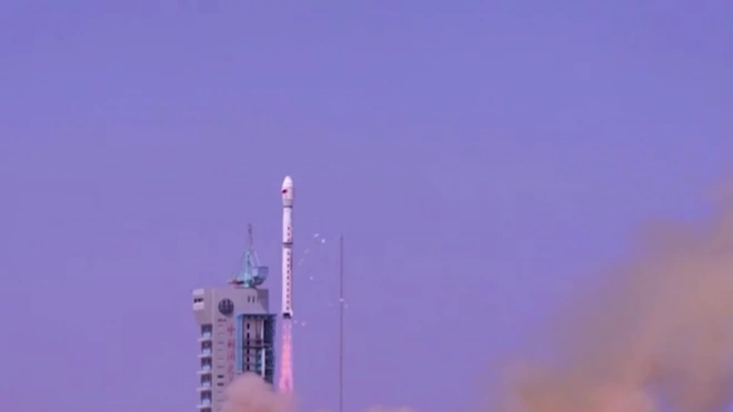 Китайская ракета "Чанчжэн-4C" стартовала на орбиту с метеорологическим спутником