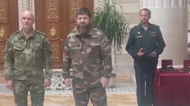 Кадырову вручили погоны воинского звания генерал-лейтенанта