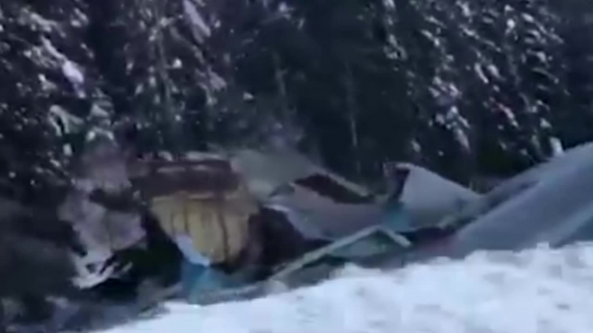 Видео из Канады: Три человека погибли при обрушении поезда в реку