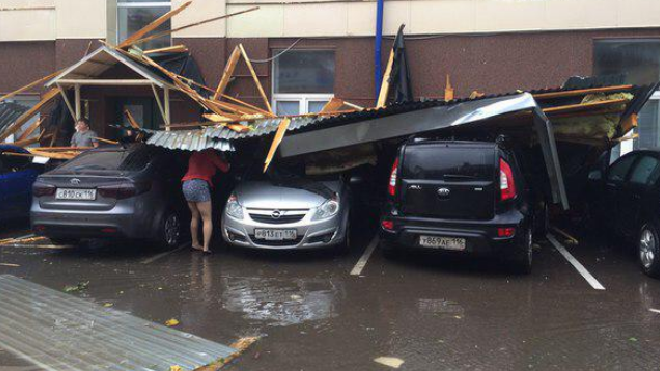 Ураган в Казани: ранены 19 человек, повреждено 230 машин