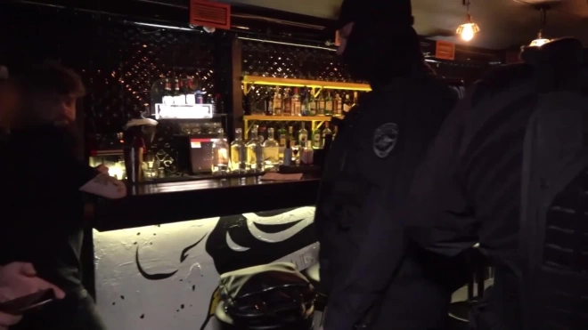 В центре Петербурга полиция закрыла бары, торговавшие сомнительным алкоголем