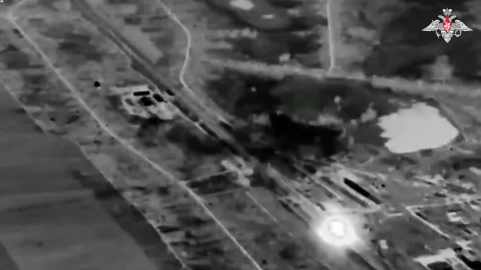 Минобороны показало кадры уничтожения воинских эшелонов с вооружением и военной техникой ВСУ