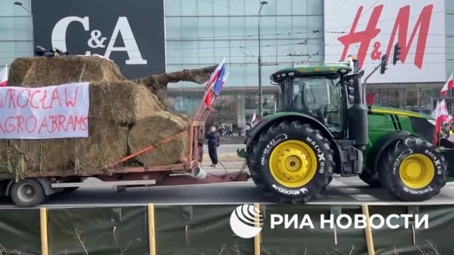 В центре Варшавы протестующие фермеры парализовали движение