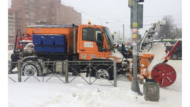 Снегоуборочная машина задавила пожилую женщину на углу Гражданского и проспекта Просвещения 