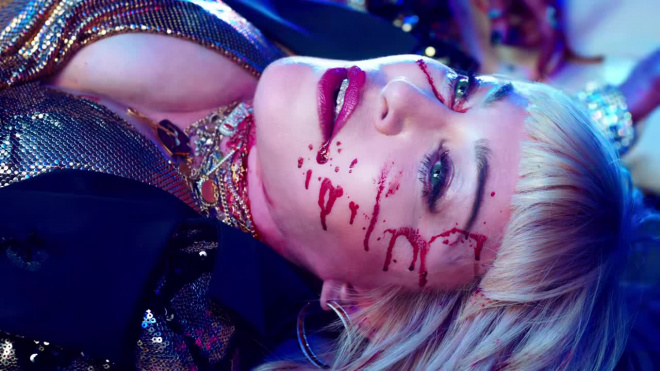 Мадонна устроила бойню в новом клипе "God Control"