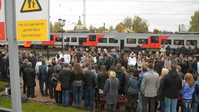 25-метровый живой логотип РЖД появился на Дворцовой