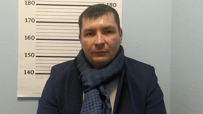 Полицейские задержали подозреваемого в обмане служителя церкви Петербурга на 42 тыс. рублей