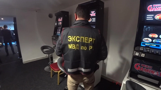 Полицейские прикрыли подпольное казино в подвале одной из многоэтажек Казани
