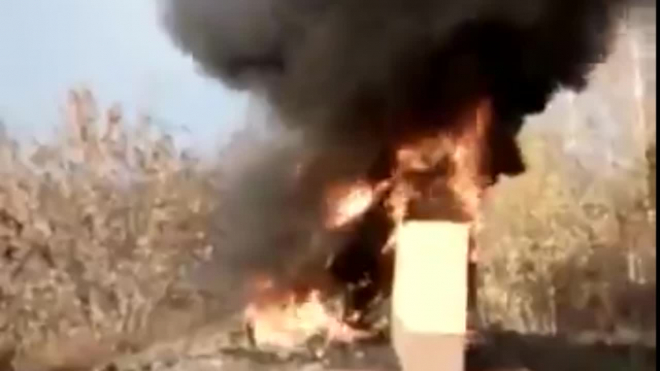 Жуткие кадры из Троицка: Под Челябинском водитель сгорел заживо в авто врезавшись в стелу "Счастливого пути"