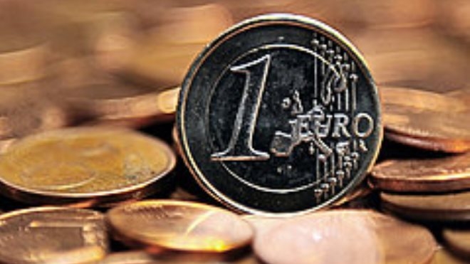Курса доллара и евро прибавил больше 3 рублей. Россияне нашли способ сберечь средства