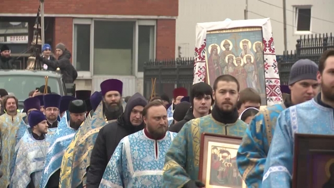 На молодежный Крестный ход в Петербурге собрались верующие в возрасте