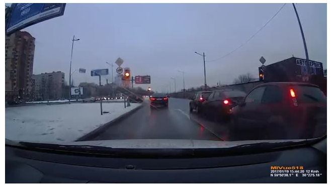 В сети появилось видео тройного ДТП в Санкт - Петербурге