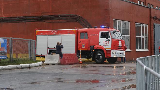 Дрифт, ретротехника и AcademeG: в Петербурге устроили гонки на пожарных машинах