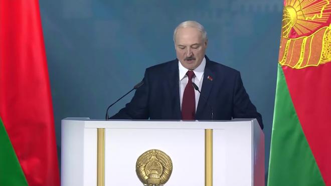 Лукашенко отверг предложения оппонентов вернуться к конституции 1994 года