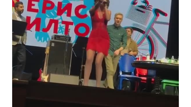 Ольга Бузова в очередной раз спела под фонограмму