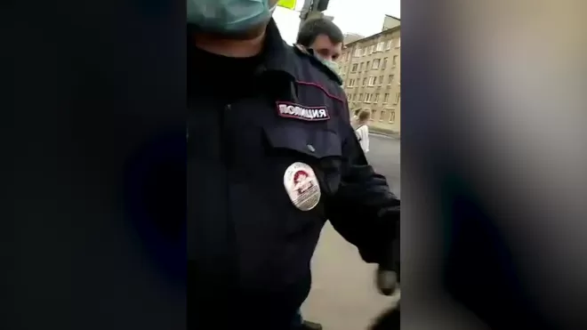 В Петербурге задержали двух человек после одиночных пикетов